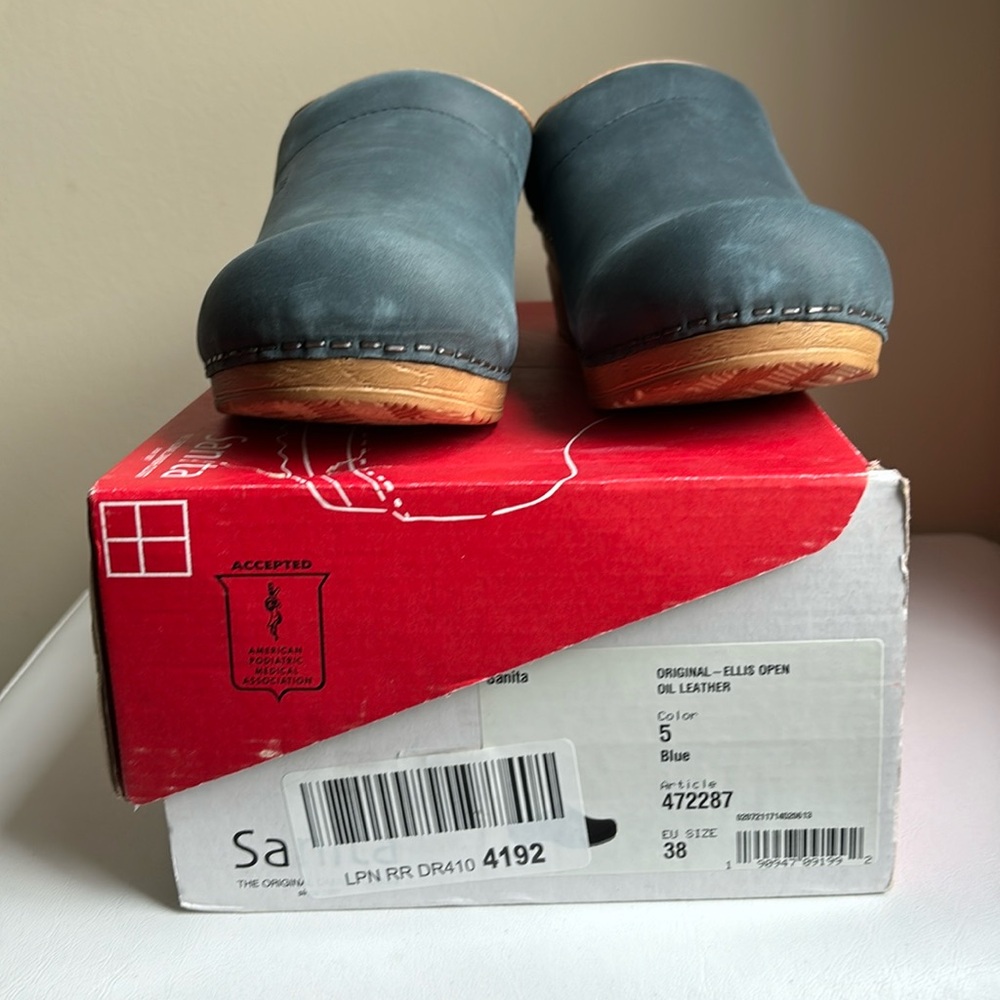New in box Sanita Ellis open back blue clog 7-7.5 (38)